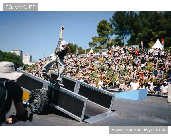 极限运动嘉年华杭州滑板队展现灵活性与技巧的精彩表现